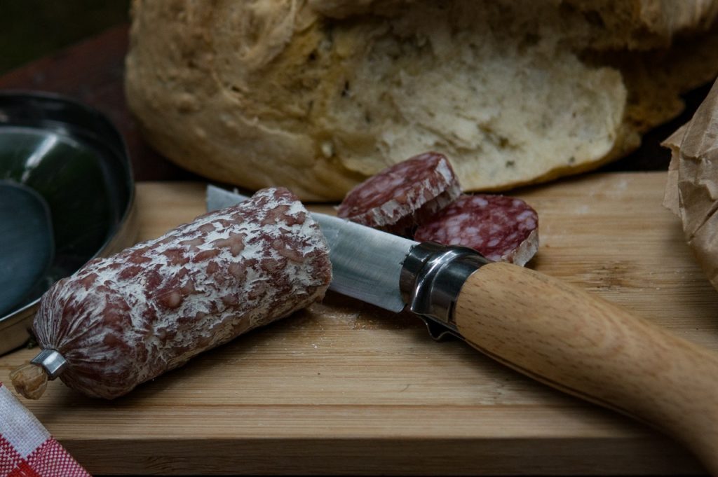 https://loveoffood.net/wp-content/uploads/2019/01/bread-camping-knife-close-up-457444-1024x681.jpg