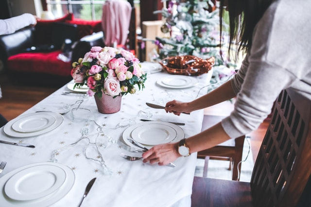 Everything You Need to Know About Hosting an Elegant Dinner Party – Urban  Ambiance