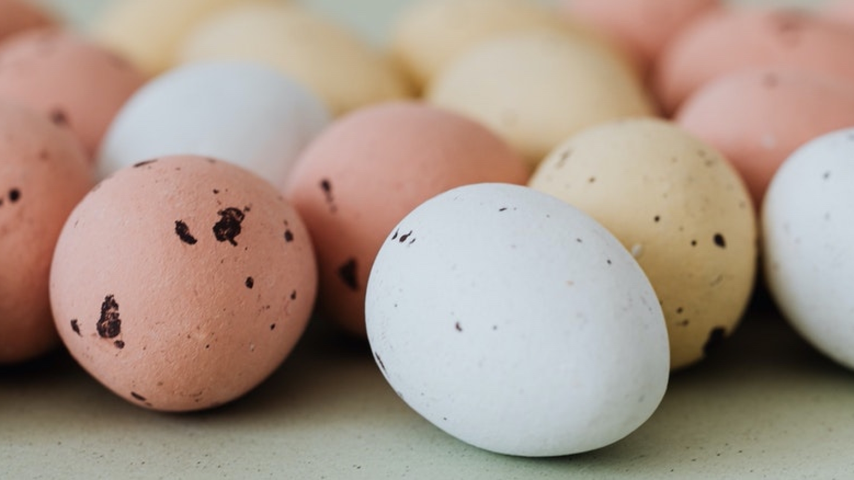 easter-eggs-in-pastel-colors-4041127_Fotor