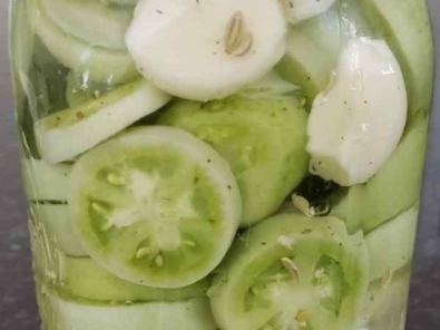 Pickled green toms opt