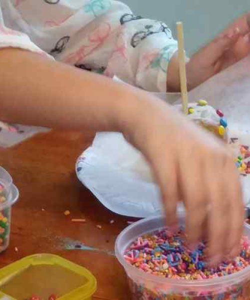 Kids making candy apple opt